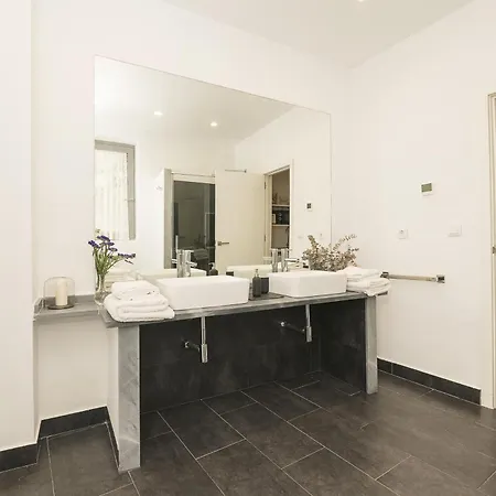 Luxe Madre De Dios - Charming Loft With Shared Pool And Free Wi-fi Apartment